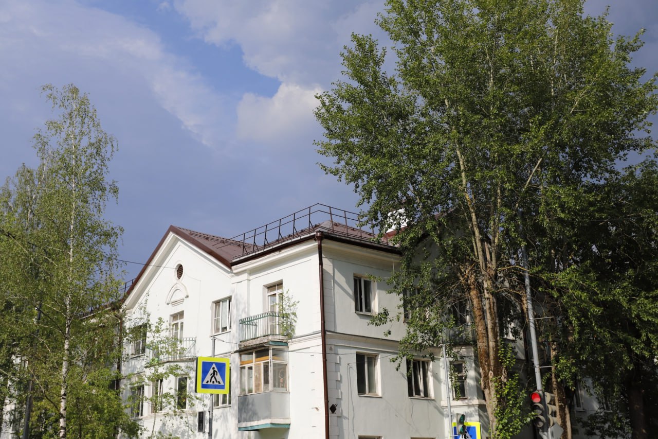 Глава городского округа Фрязино Дмитрий Воробьев обсудил качество капитального ремонта кровли с жителями дома 18 по улице Ленина.🏠