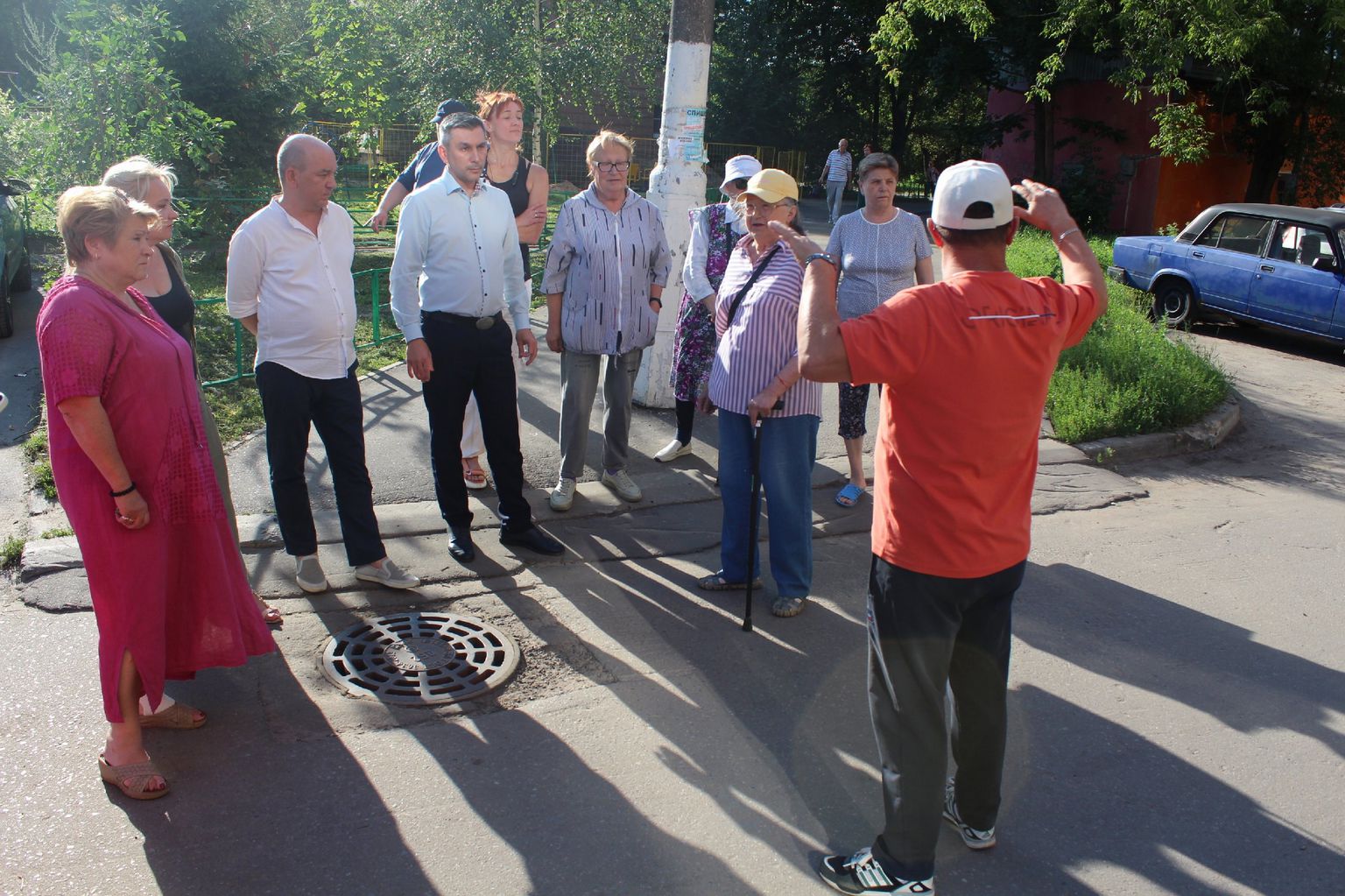 Первый заместитель главы городского округа Фрязино Нодар Бощеван встретился с жителями д.13 по проспекту Мира
