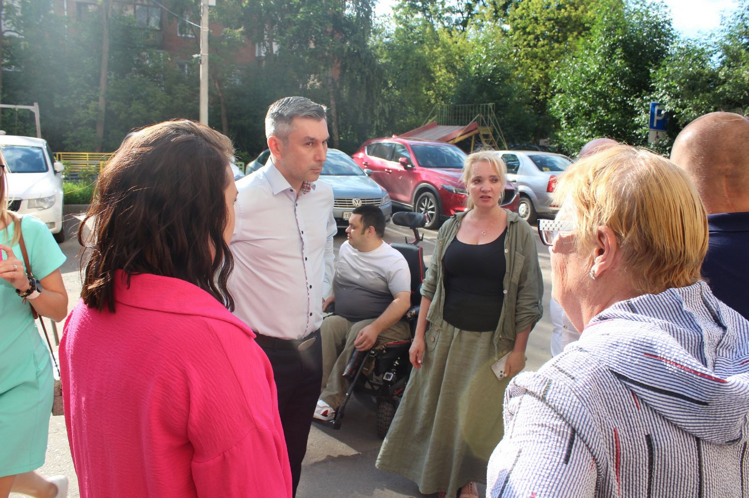 Первый заместитель главы городского округа Фрязино Нодар Бощеван встретился с жителями д.13 по проспекту Мира