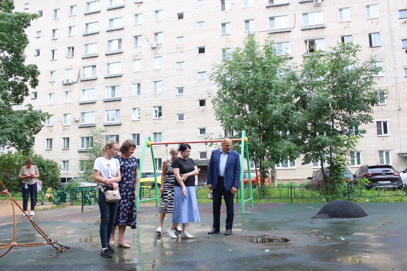 Заместитель главы городского округа Фрязино Антон Тропин встретился с жителями дома 4к1 по Проспекту Мира
