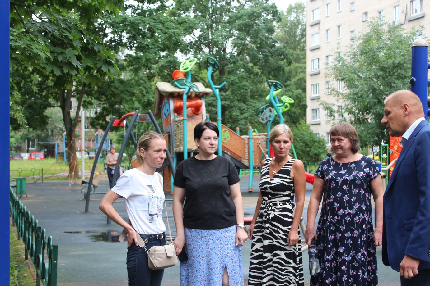 Заместитель главы городского округа Фрязино Антон Тропин встретился с жителями дома 4к1 по Проспекту Мира