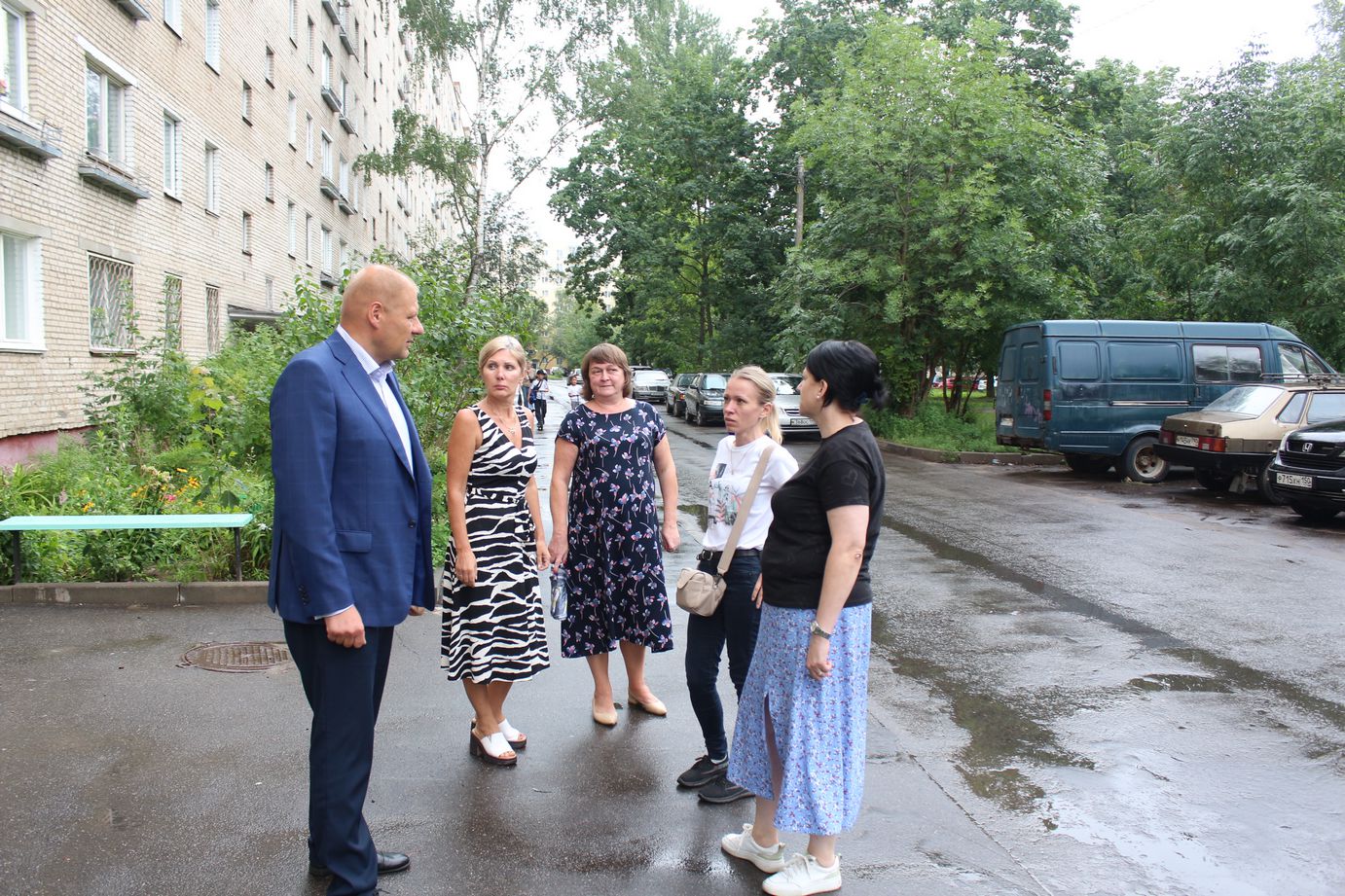 Заместитель главы городского округа Фрязино Антон Тропин встретился с жителями дома 4к1 по Проспекту Мира