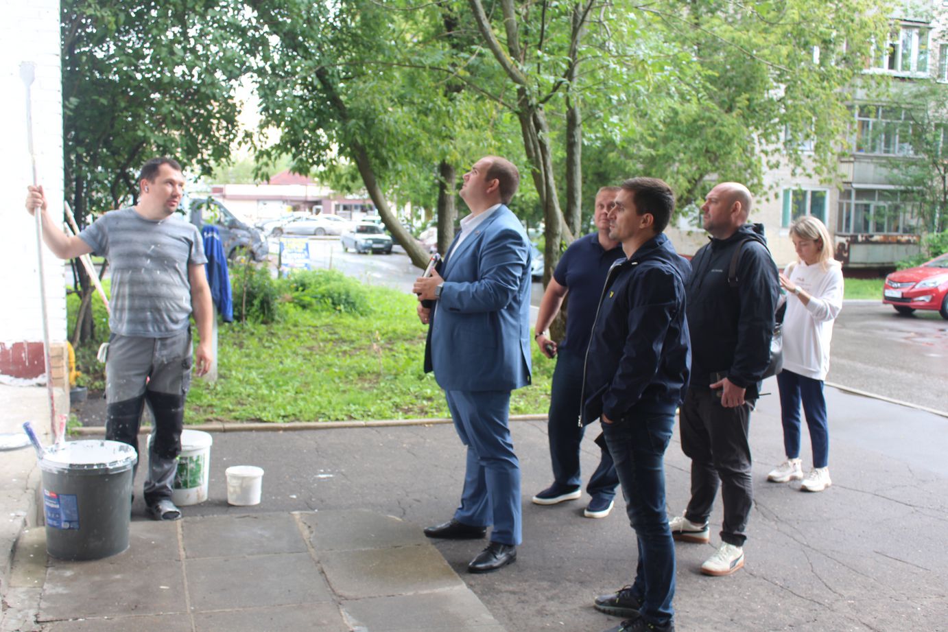 Заместитель главы городского округа Фрязино Артём Александрович Вольчак встретился с жителями дома №8 по Проспекту Мира