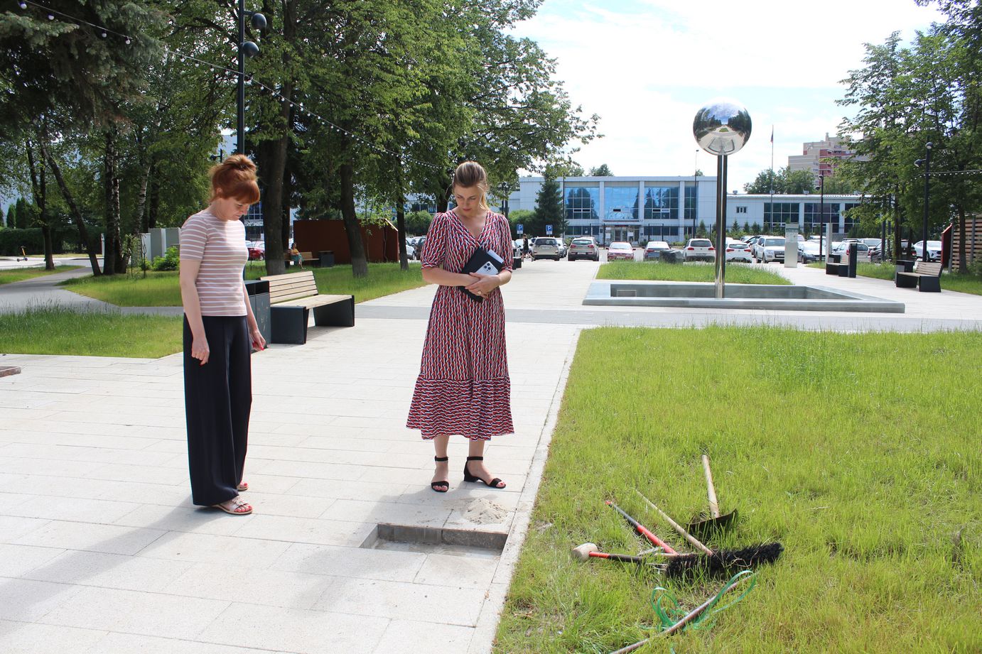 Заместитель главы городского округа Фрязино Наталия Князева встретилась с жителями на Площади Победы