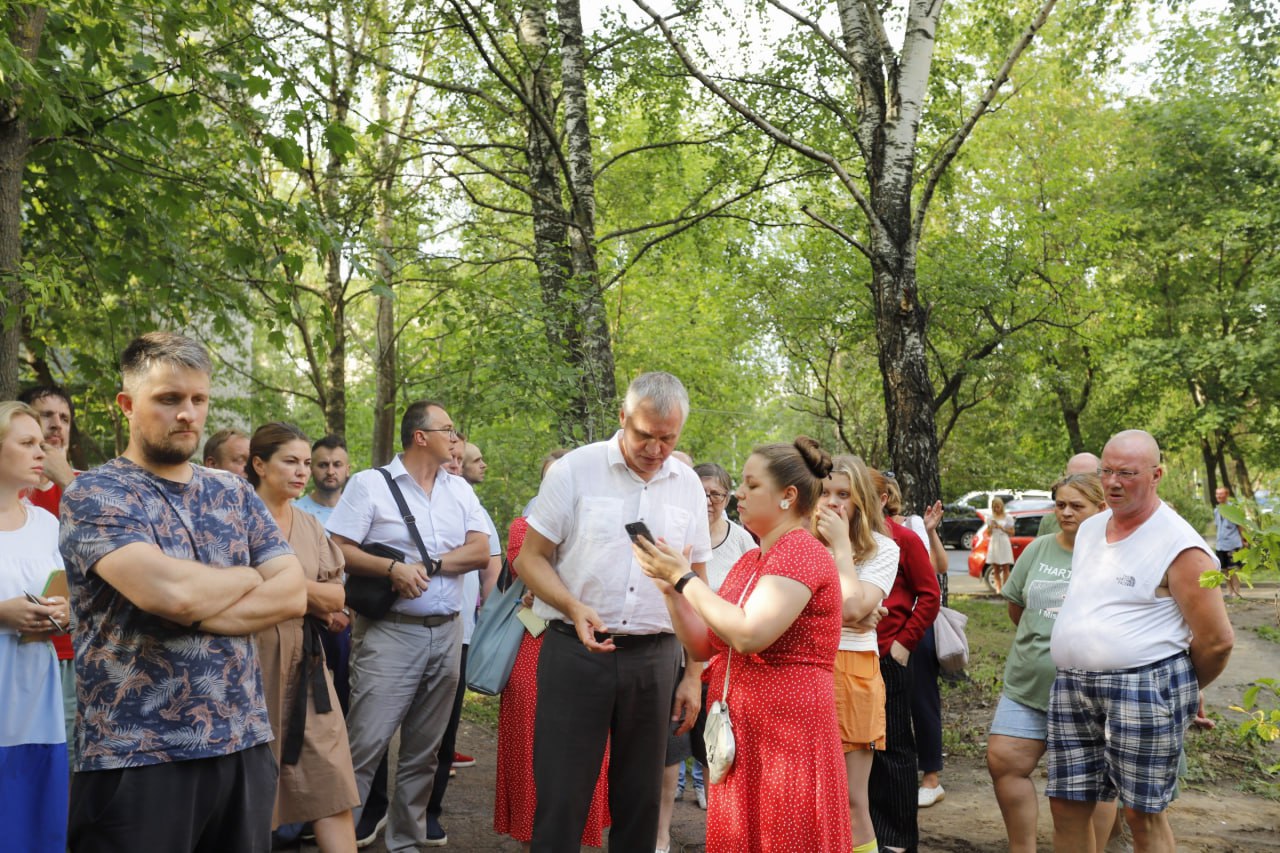 Глава городского округа Фрязино Дмитрий Воробьев встретился с жителями дома 16 по улице Полевая
