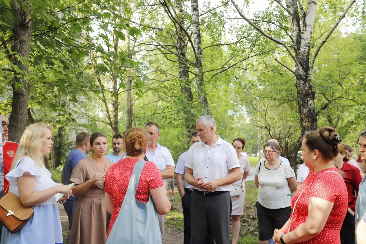 Глава городского округа Фрязино Дмитрий Воробьев встретился с жителями дома 16 по улице Полевая