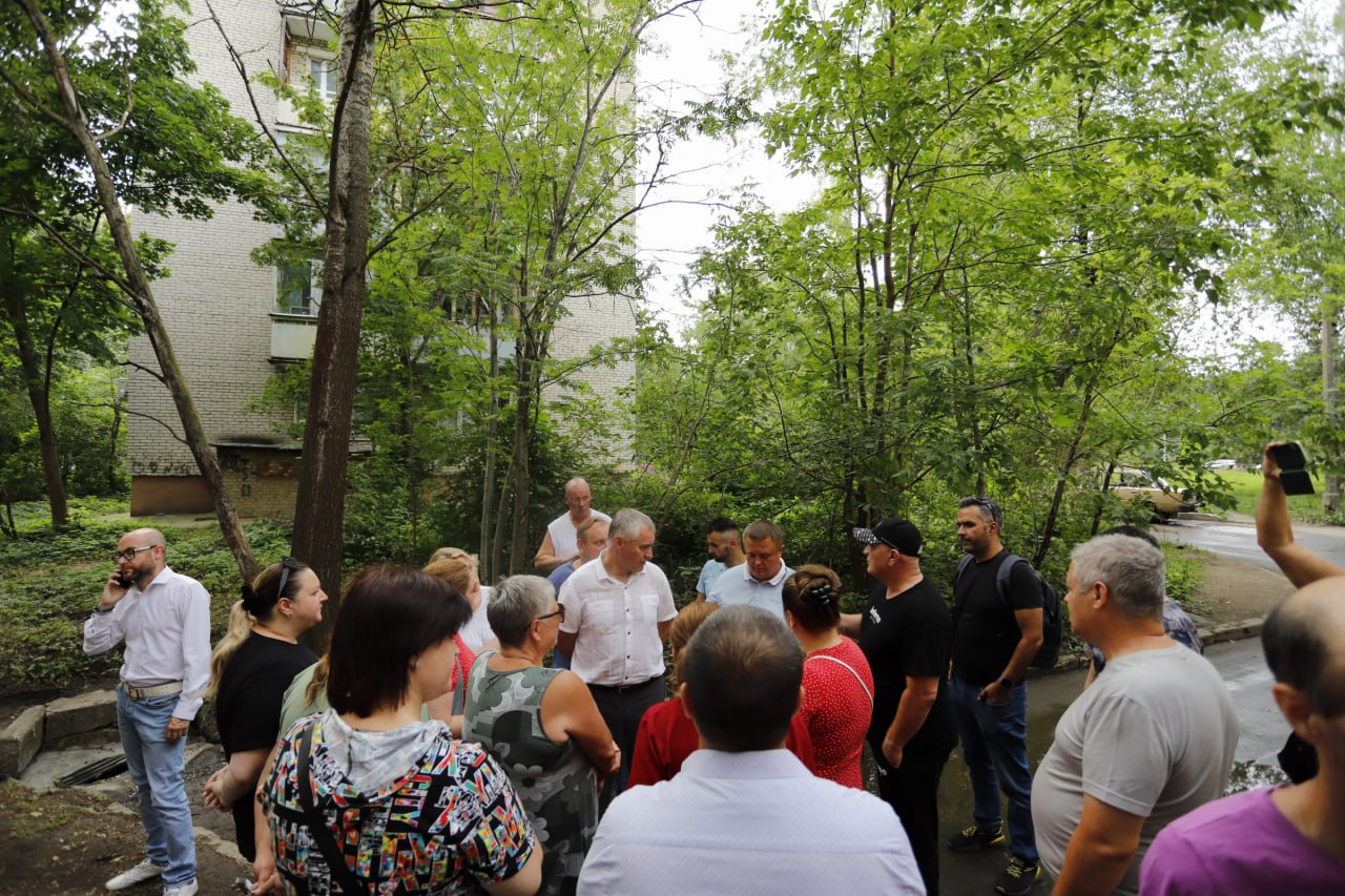 Глава городского округа Фрязино Дмитрий Воробьев встретился с жителями дома 16 по улице Полевая