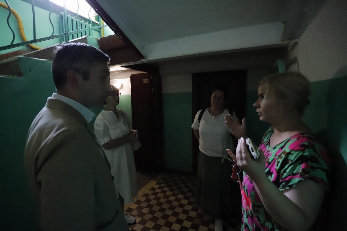 Первый заместитель главы городского округа Фрязино Нодар Бощеван провёл встречу с жителями дома №2 по ул. Спортивный проезд и дома №27 по ул. Центральная