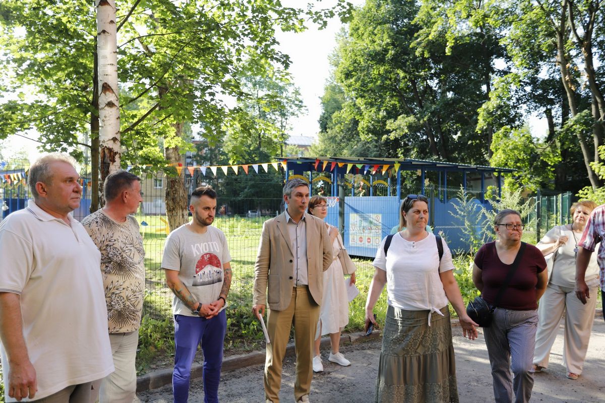 Первый заместитель главы городского округа Фрязино Нодар Бощеван провёл встречу с жителями дома №2 по ул. Спортивный проезд и дома №27 по ул. Центральная
