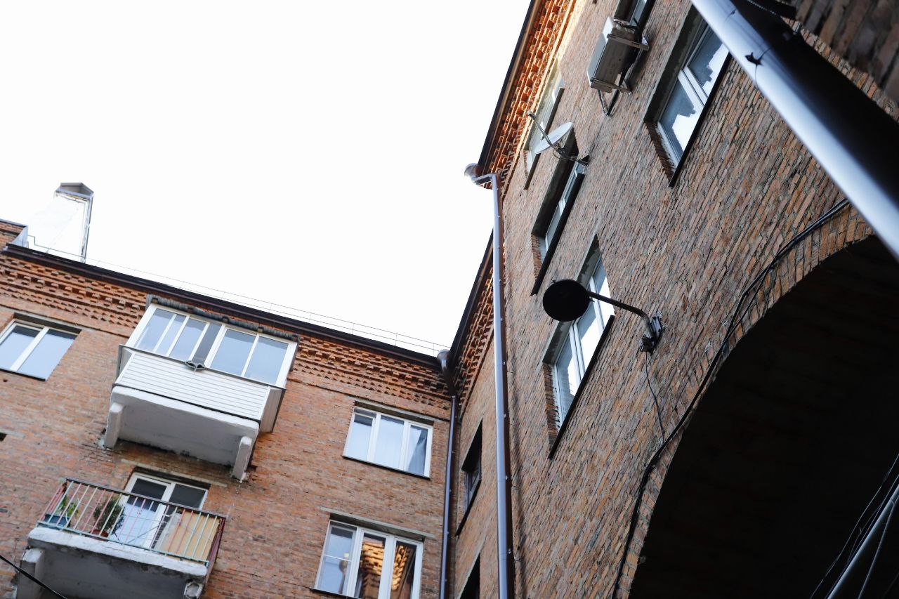 Глава городского округа Фрязино Дмитрий Воробьев встретился с жителями дома 17 по улице Вокзальная по итогам «выездной администрации»