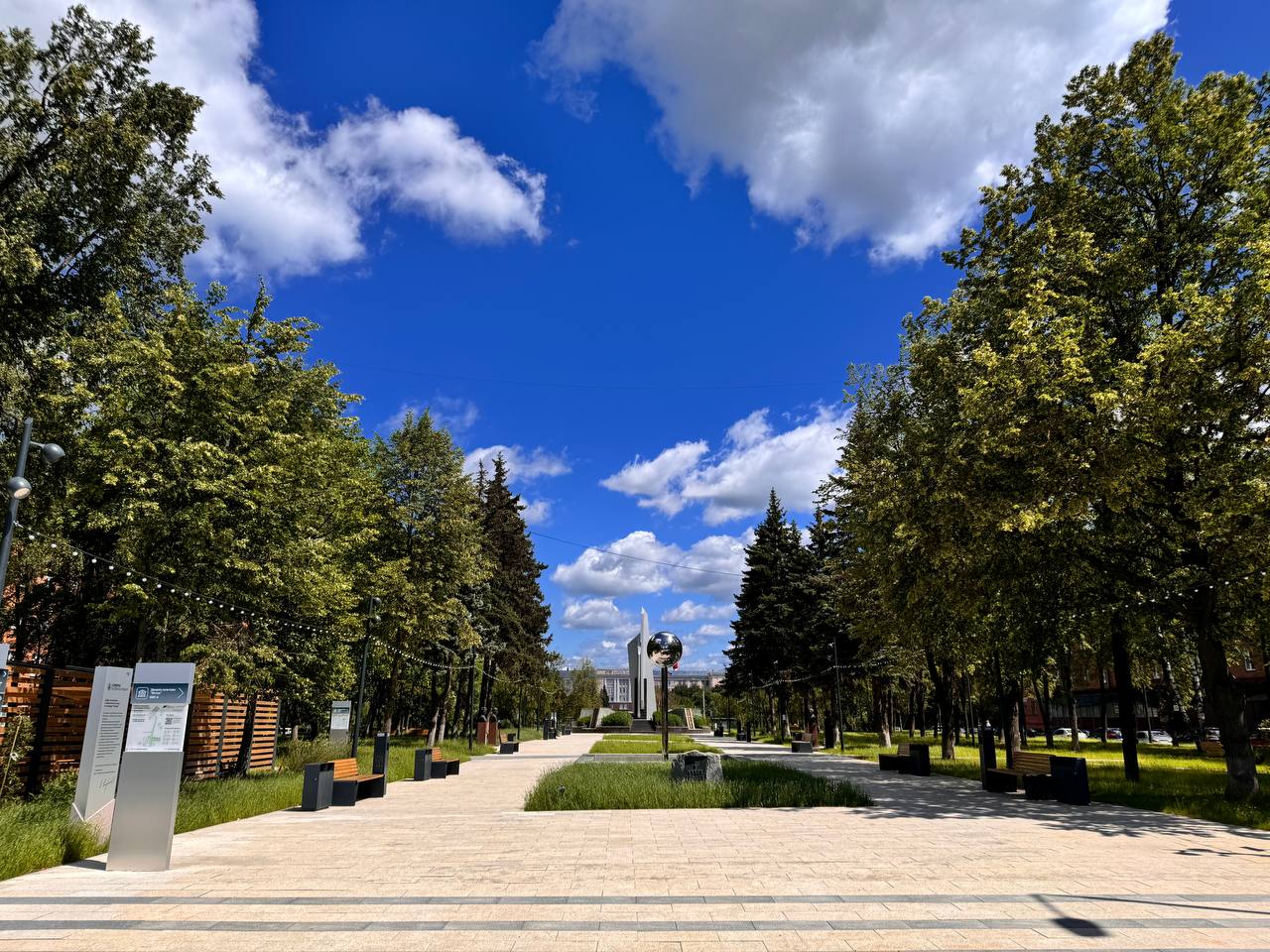 Осмотр территории реконструируемой площади Победы