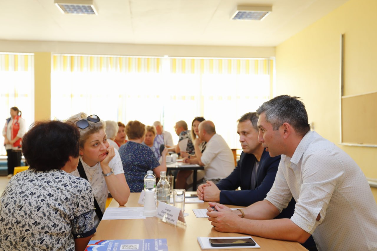 В здании щелковского колледжа на Окружном проезде прошла традиционная встреча с жителями, в формате выездной администрации
