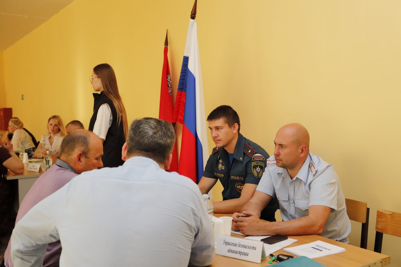 В здании щелковского колледжа на Окружном проезде прошла традиционная встреча с жителями, в формате выездной администрации