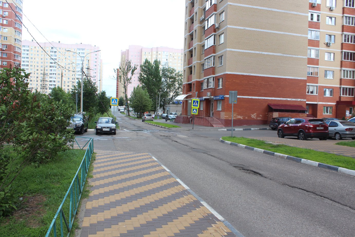 Заместитель главы городского округа Фрязино Наталья Силаева встретилась с жителями в районе дома №18 по улице Горького