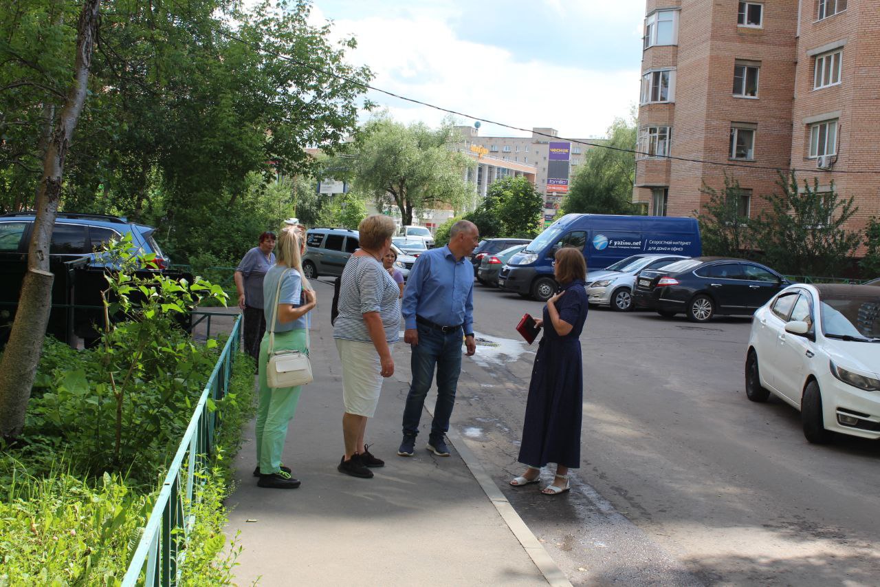 Заместитель главы г.о. Фрязино Юлия Шувалова провела встречу с жителями дома №17 по Проспекту Мира