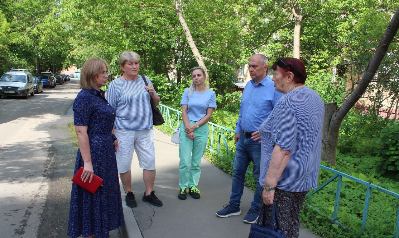 Заместитель главы г.о. Фрязино Юлия Шувалова провела встречу с жителями дома №17 по Проспекту Мира