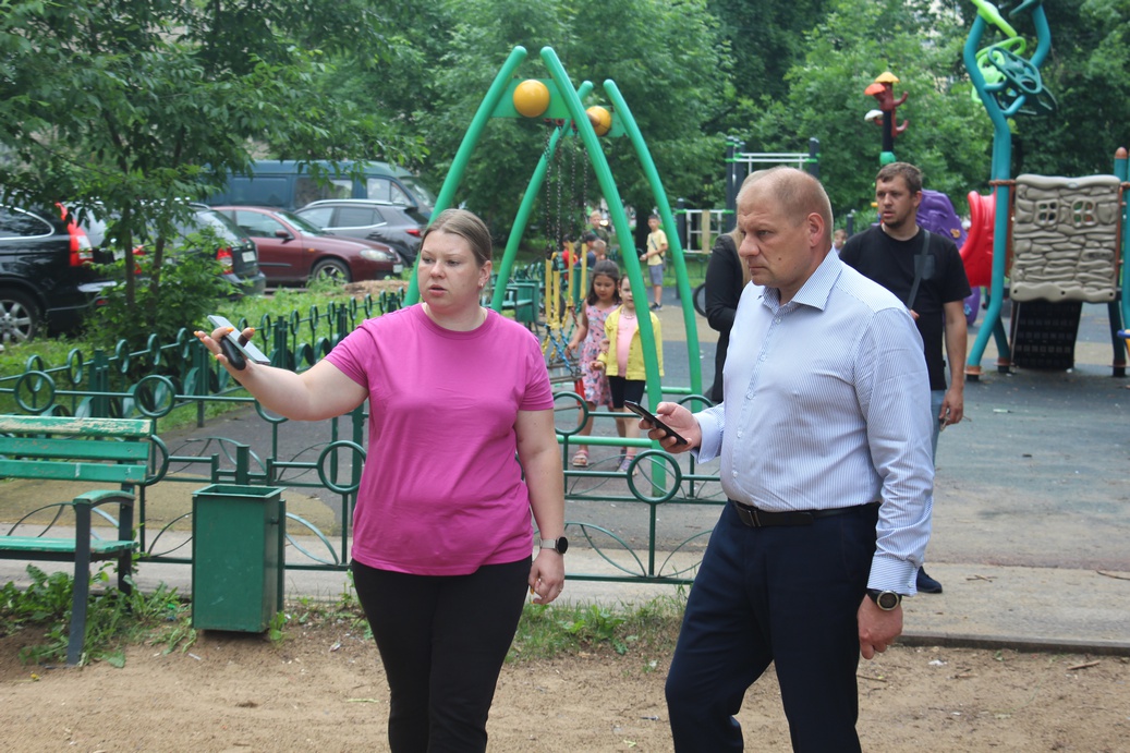 Заместитель главы городского округа Антон Тропин встретился с жителями домов №6 и №4к1 по Проспекту Мира
