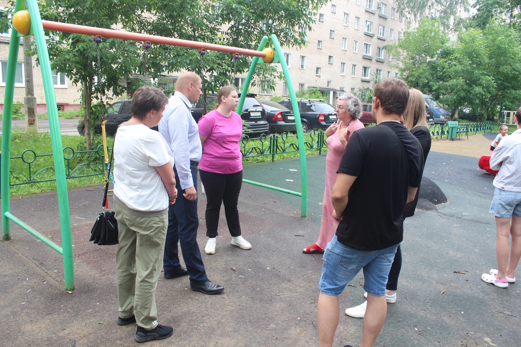 Заместитель главы городского округа Антон Тропин встретился с жителями домов №6 и №4к1 по Проспекту Мира