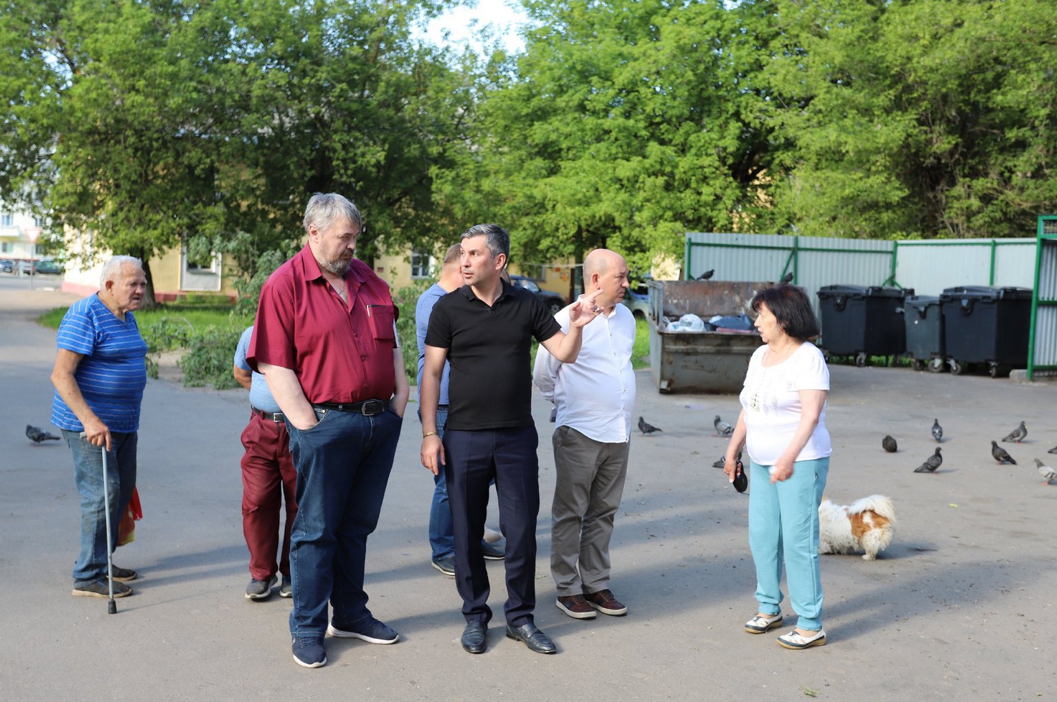 Первый заместитель главы городского округа Фрязино Нодар Бощеван провел встречу с жителями домов №2 и №4 по улице Школьная