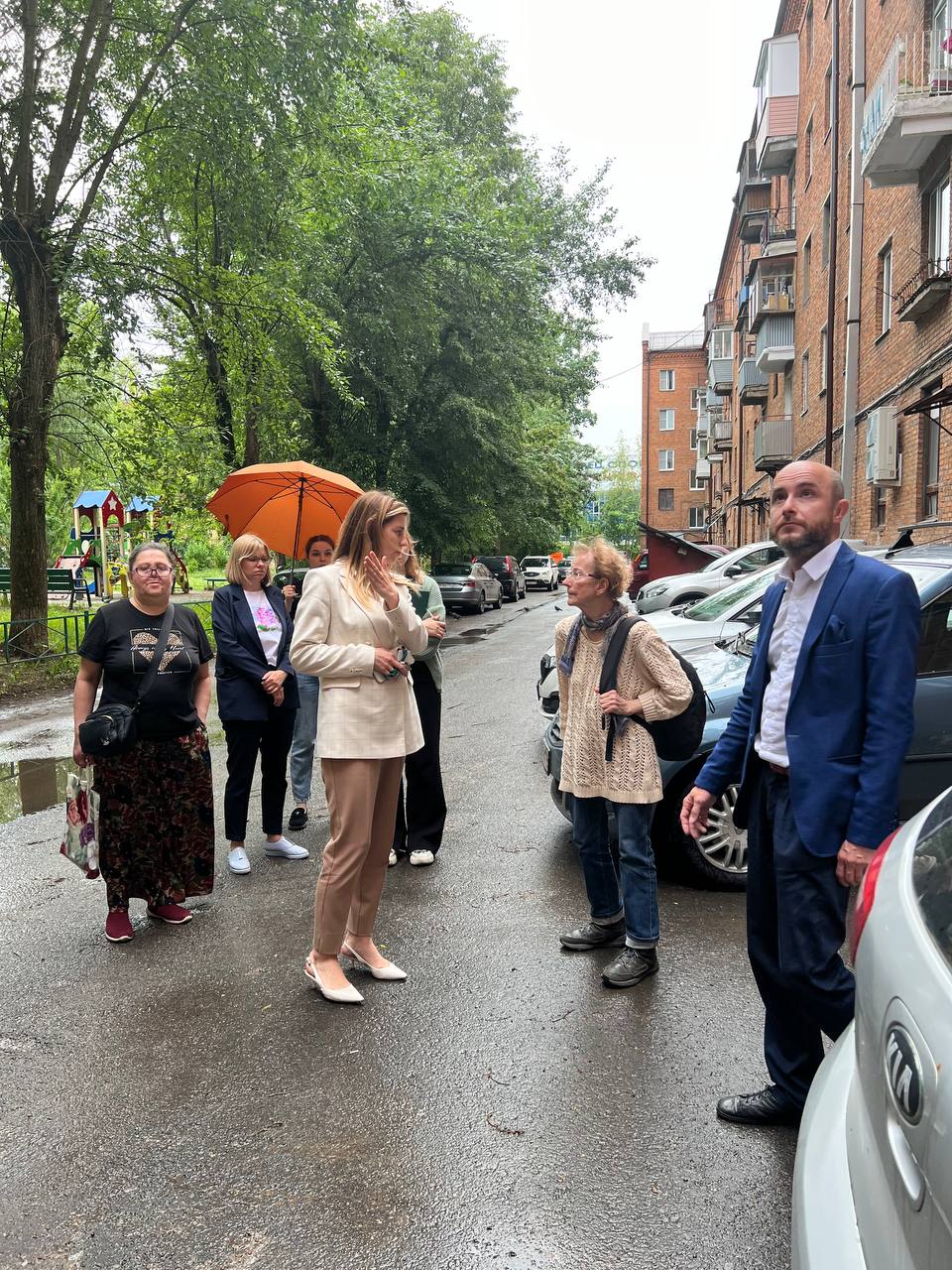 Заместитель главы городского округа Фрязино Наталия Князева встретилась с жителями домов 15 и 17 по ул. Вокзальная