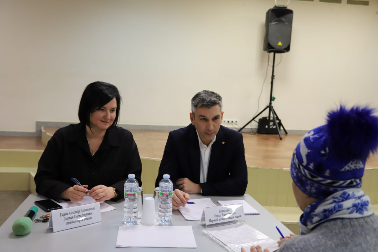 Во дворце культуры «Исток» прошла открытая встреча с жителями в формате «выездной администрации»