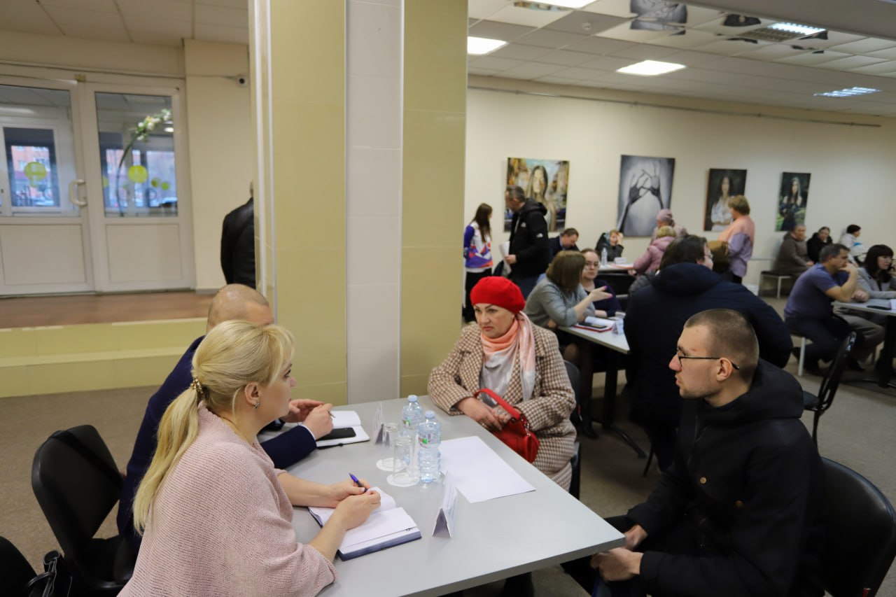 Во дворце культуры «Исток» прошла открытая встреча с жителями в формате «выездной администрации»
