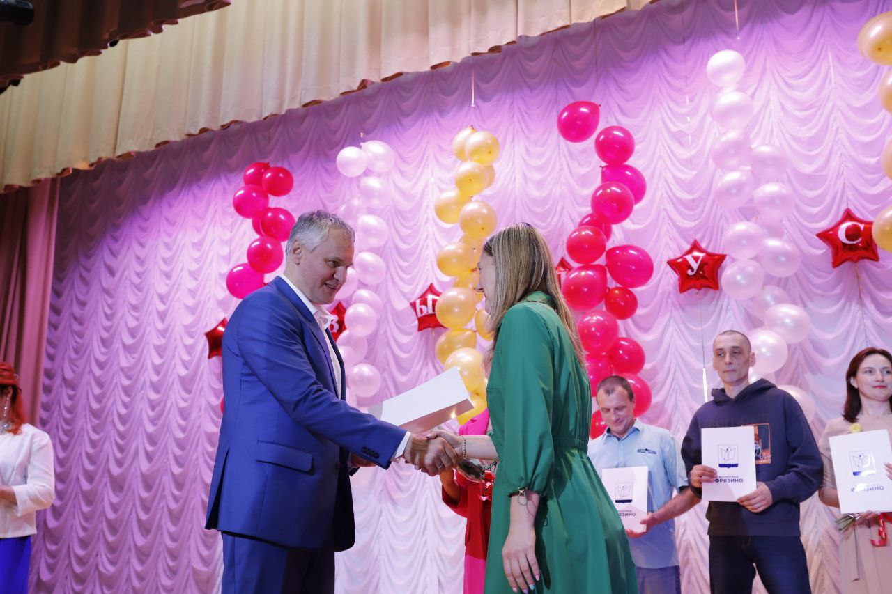 Глава городского округа Фрязино Дмитрий Воробьев поздравил наших музыкантов с окончанием Фрязинской детской школы искусств