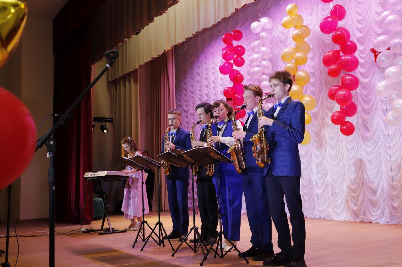 Глава городского округа Фрязино Дмитрий Воробьев поздравил наших музыкантов с окончанием Фрязинской детской школы искусств