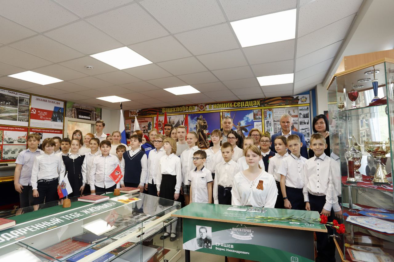 Парту Героя имени Бориса Еряшева открыли в Лицее