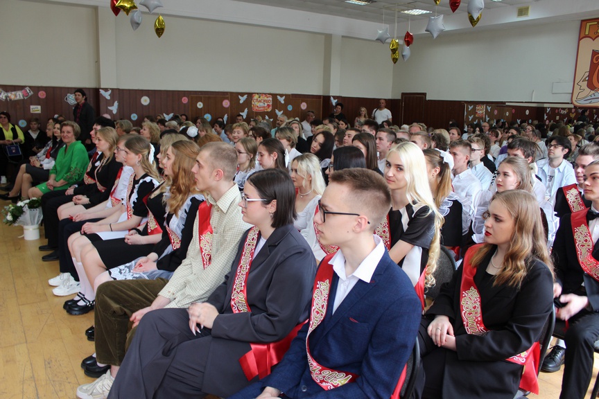 Сегодня во фрязинской гимназии прошел праздник Последнего звонка для 11-х классов