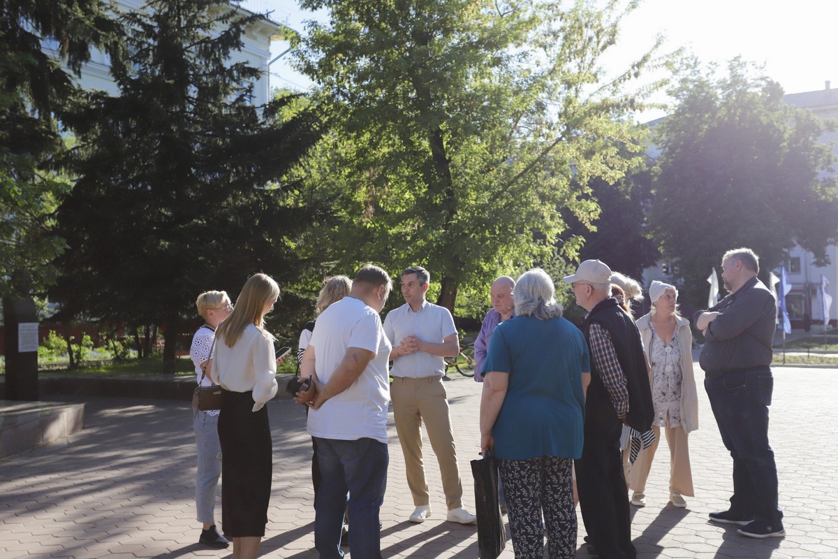 Первый заместитель главы городского округа Фрязино Нодар Бощеван провел встречу с жителями в рамках обхода территории