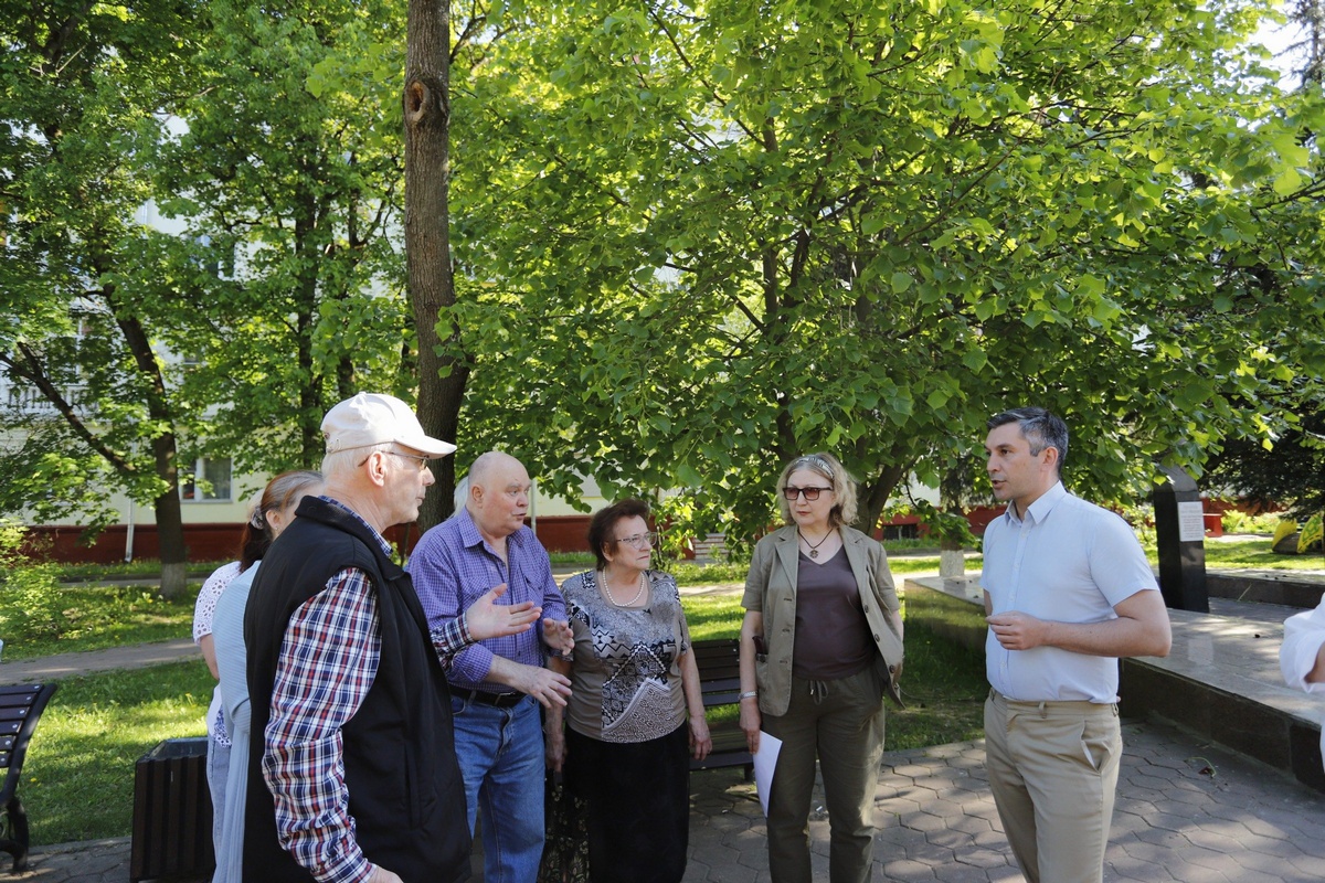 Первый заместитель главы городского округа Фрязино Нодар Бощеван провел встречу с жителями в рамках обхода территории