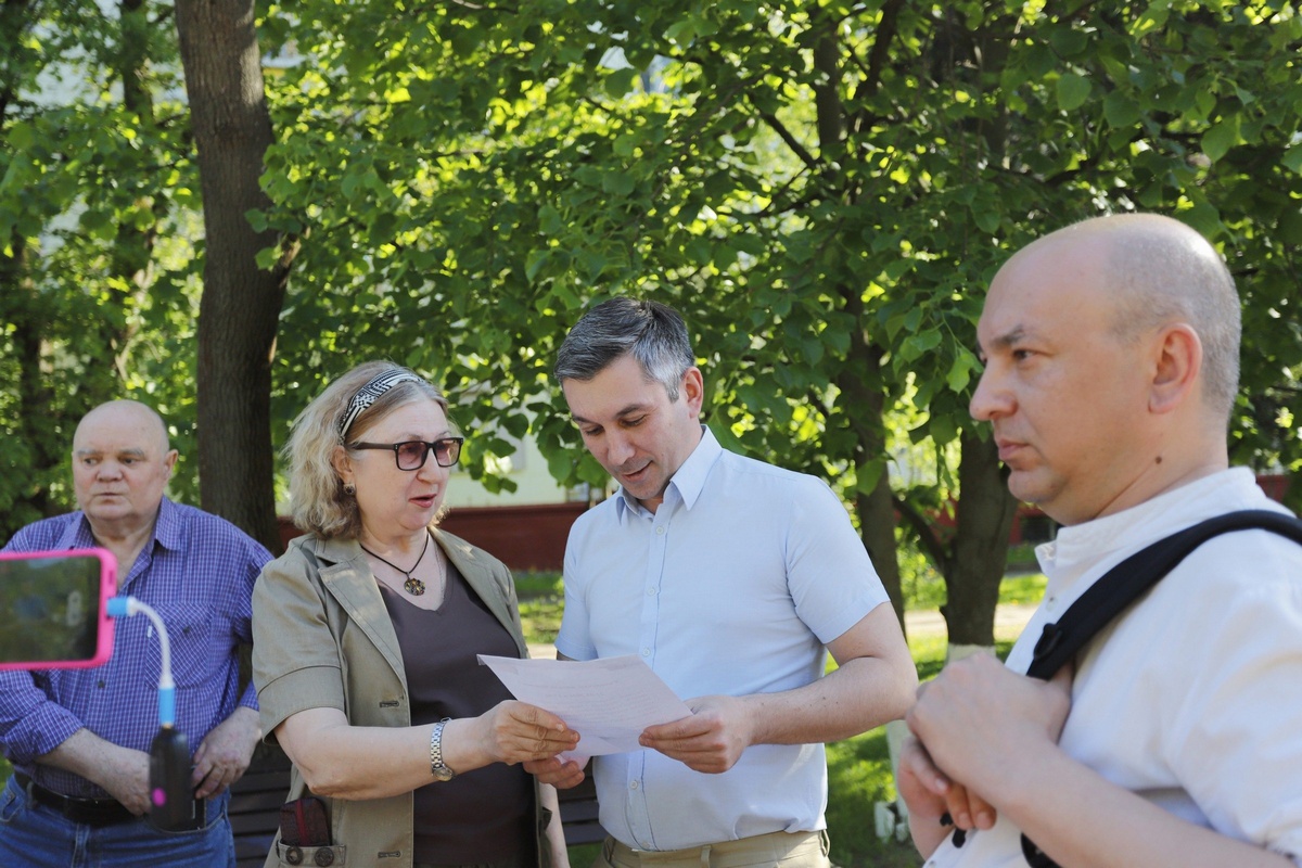 Первый заместитель главы городского округа Фрязино Нодар Бощеван провел встречу с жителями в рамках обхода территории