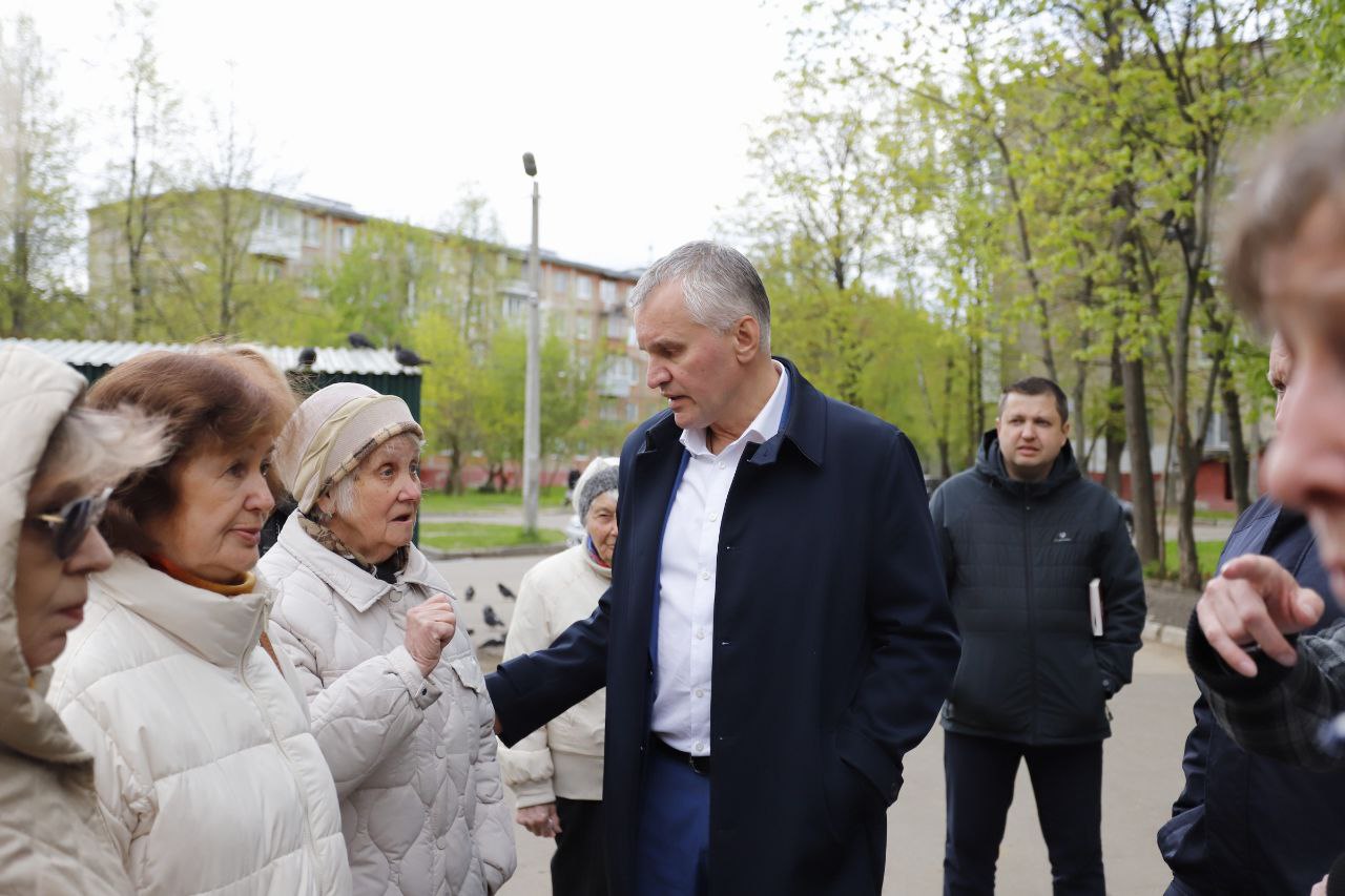 Глава городского округа Фрязино Дмитрий Воробьев встретился с жителями дома 33 по улице Луговая
