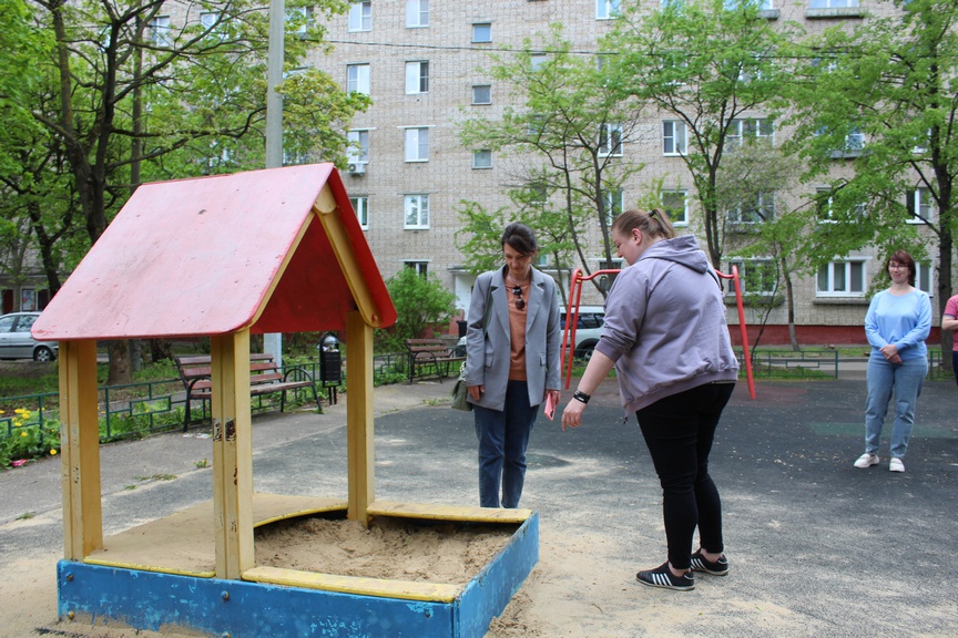 Заместитель главы городского округа Фрязино Виктория Оганезова встретилась с жителями дома №14 по Проспекту Мира
