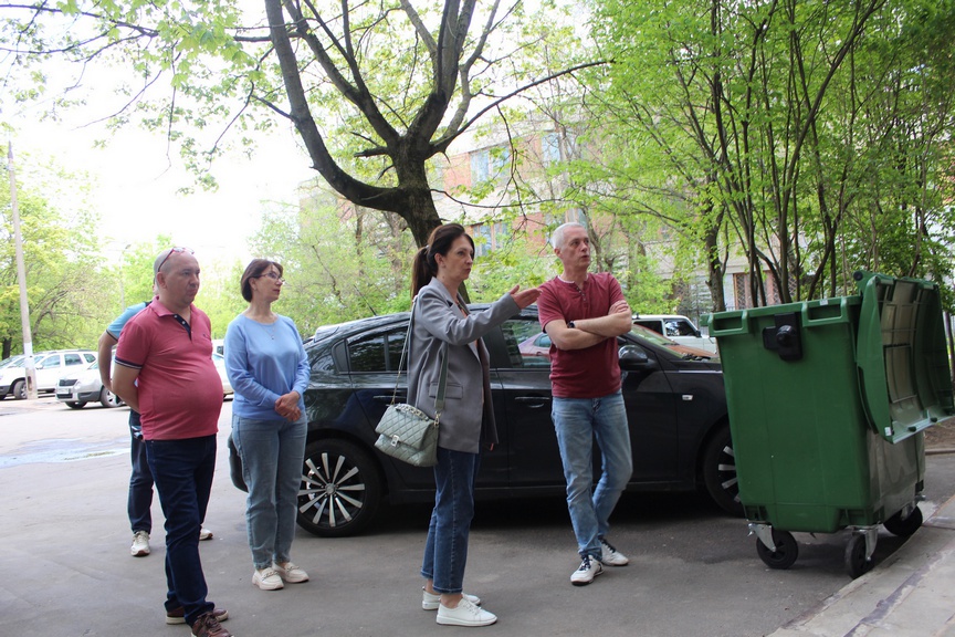 Заместитель главы городского округа Фрязино Виктория Оганезова встретилась с жителями дома №14 по Проспекту Мира