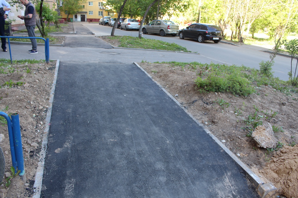 Заместитель главы городского округа Фрязино Антон Тропин провёл обход закреплённой территории и вновь встретился с жителями дома №6 по Проспекту Мира.