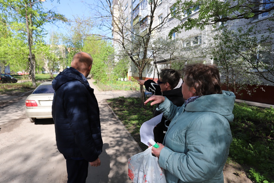 Заместитель главы городского округа Фрязино Антон Тропин встретился с жителями дома № 16 по улице Полевой