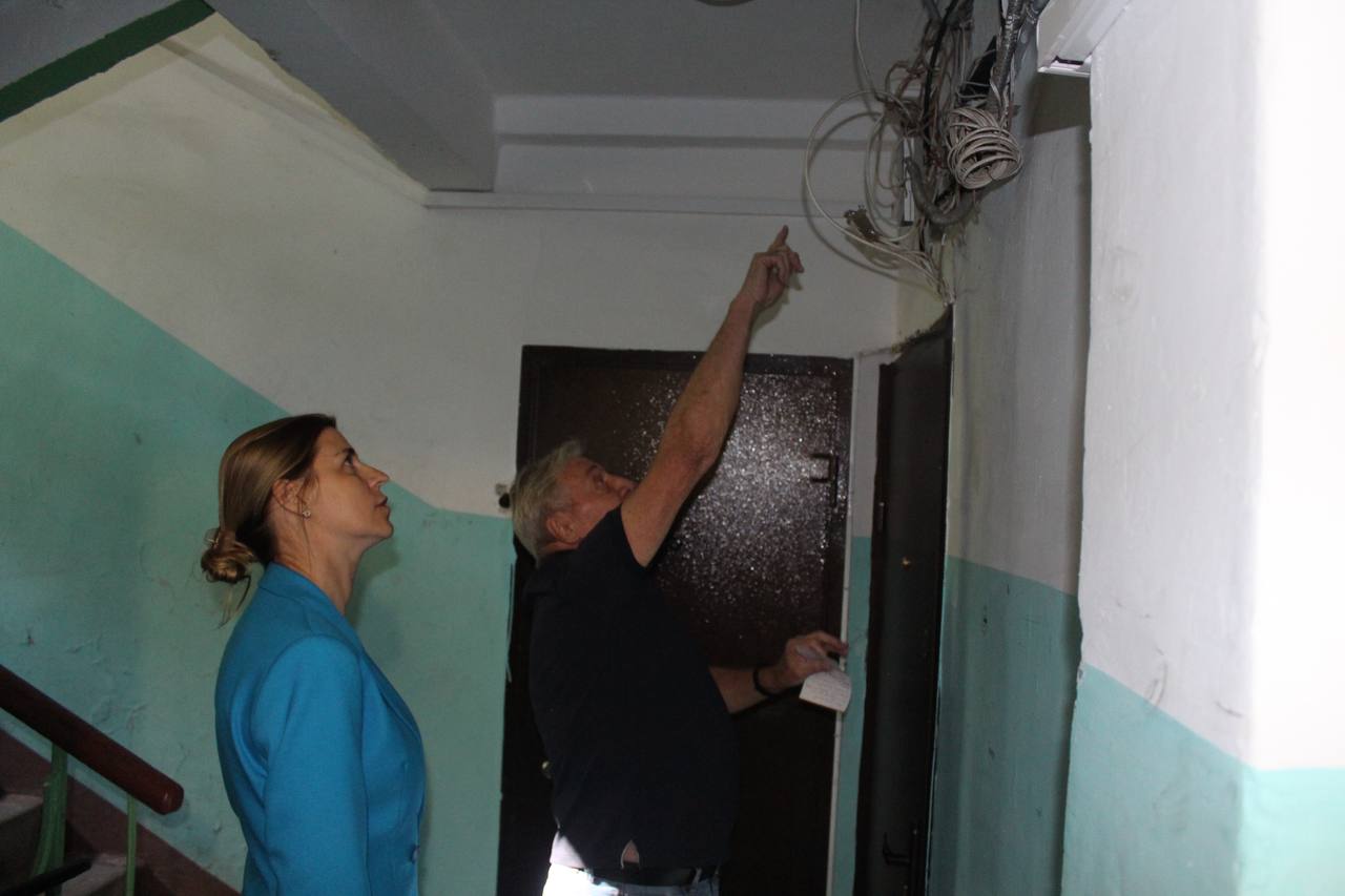 Заместитель главы городского округа Фрязино Наталия Князева провела ю встречу с жителями домов 31 и 33 по улице Вокзальная