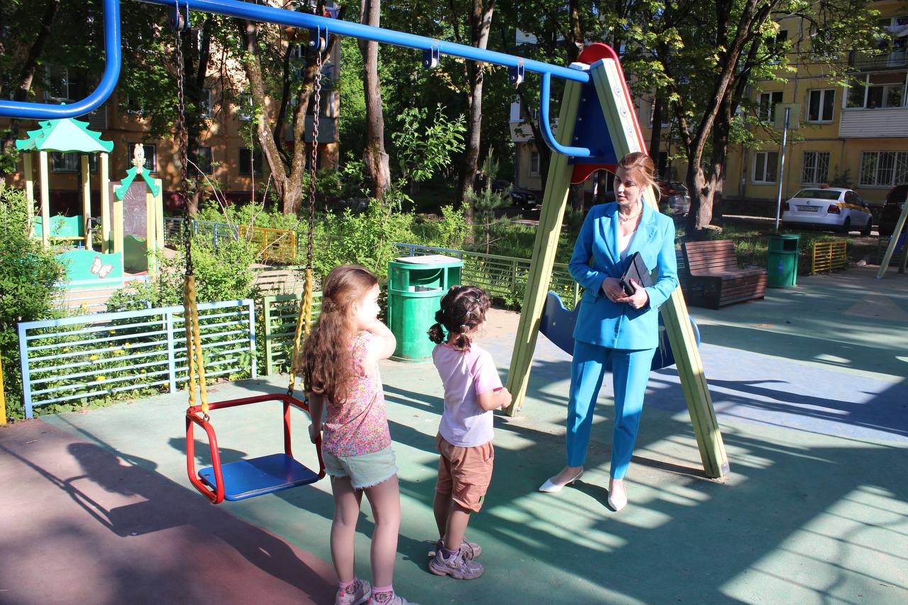 Заместитель главы городского округа Фрязино Наталия Князева провела ю встречу с жителями домов 31 и 33 по улице Вокзальная