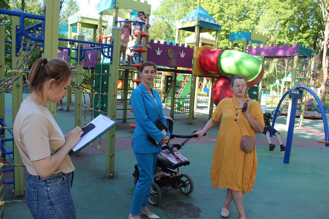 Заместитель главы городского округа Фрязино Наталия Князева провела ю встречу с жителями домов 31 и 33 по улице Вокзальная