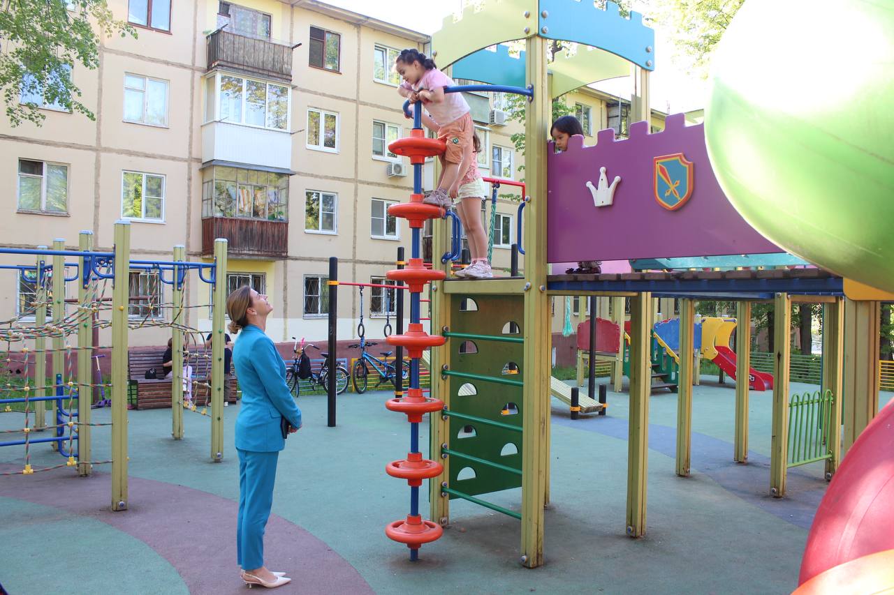 Заместитель главы городского округа Фрязино Наталия Князева провела ю встречу с жителями домов 31 и 33 по улице Вокзальная