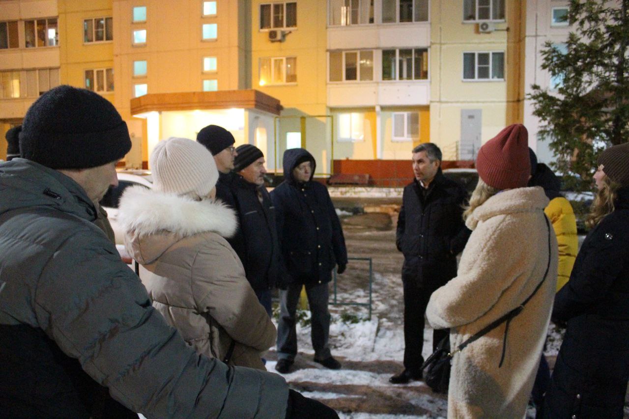 Первый заместитель главы городского округа Фрязино Нодар Бощеван провёл встречу с жителями д. 5 по ул. Горького