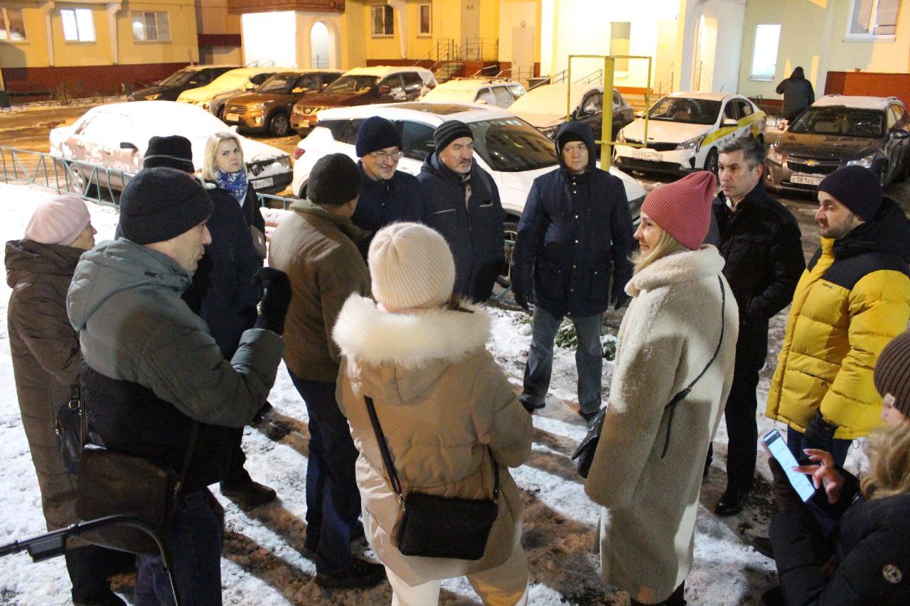 Первый заместитель главы городского округа Фрязино Нодар Бощеван провёл встречу с жителями д. 5 по ул. Горького