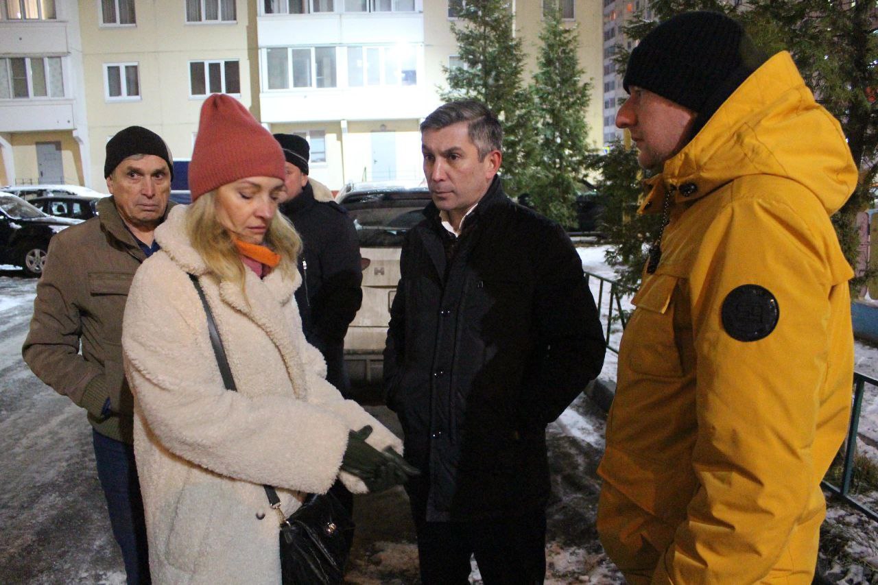 Первый заместитель главы городского округа Фрязино Нодар Бощеван провёл встречу с жителями д. 5 по ул. Горького