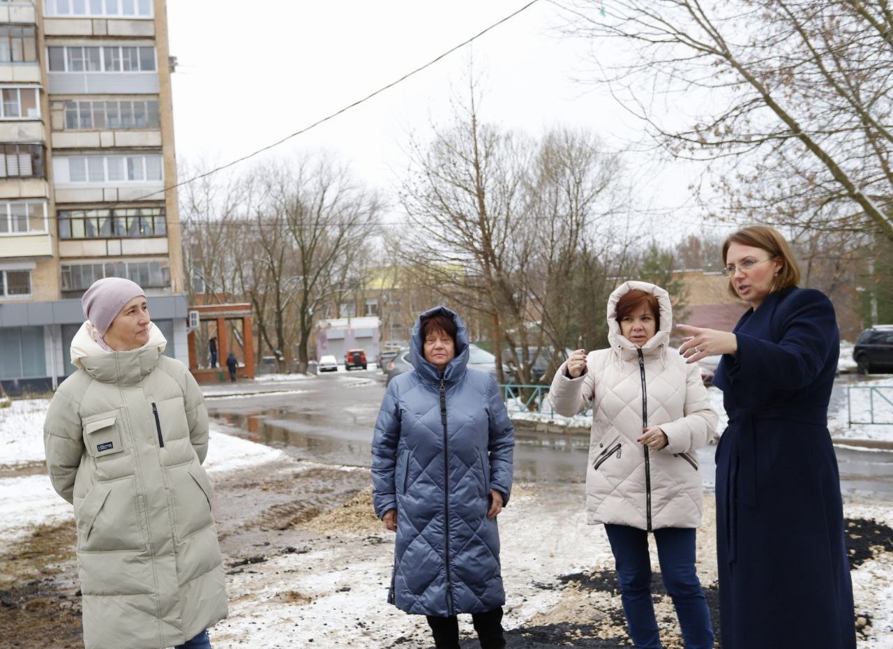 Заместитель главы городского округа Фрязино Юлия Шувалова провела встречу с жителями домов № 17 и 19 по проспекту Мира