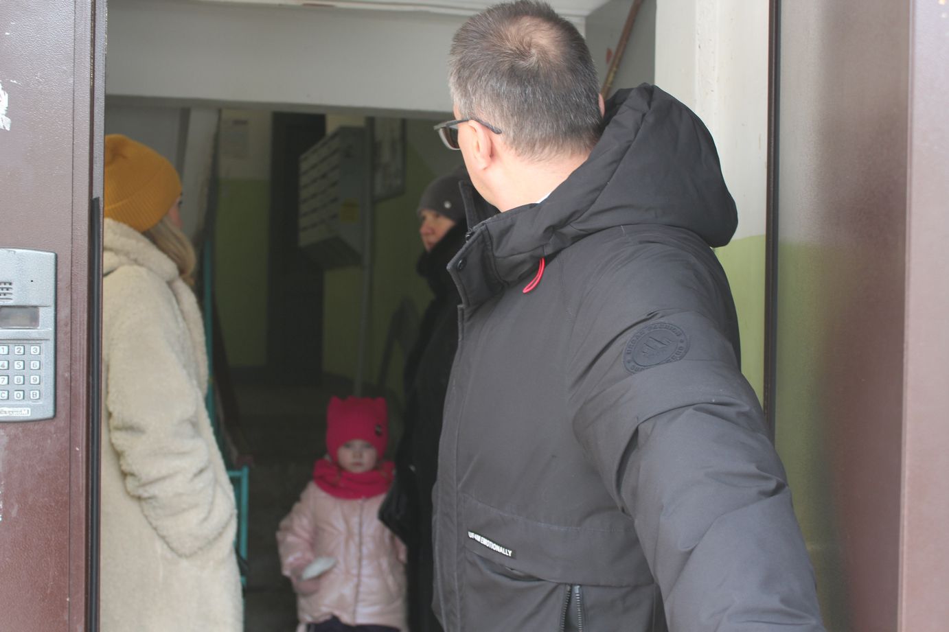 Заместитель главы городского округа Фрязино Виктория Оганезова провела встречу с жителями дома по проспекту Мира,