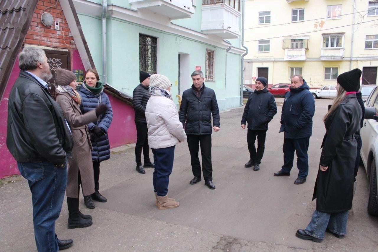 Первый заместитель главы Нодар Бощеван провёл встречу с жителями домов 5 и 6 по ул. Московская