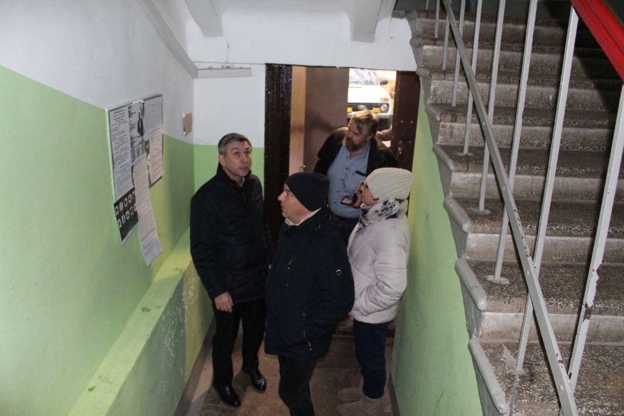 Первый заместитель главы Нодар Бощеван провёл встречу с жителями домов 5 и 6 по ул. Московская