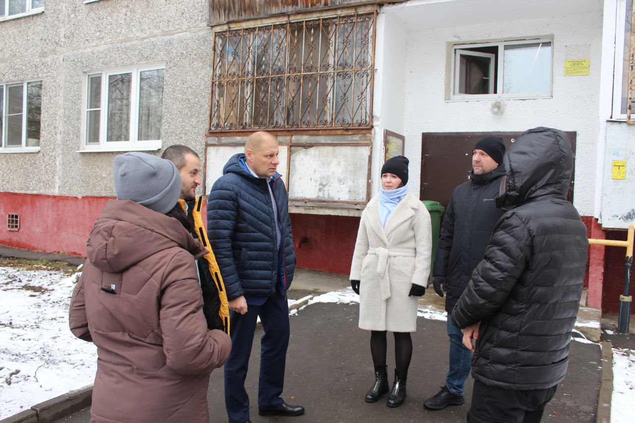 Заместитель главы городского округа Фрязино Антон Тропин провел встречу с жителями домов номер 14 и 16 по улице Полевая